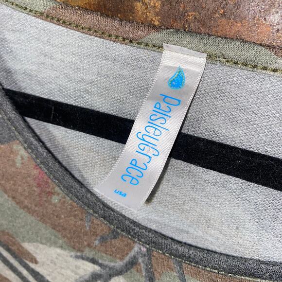 Paisley Grace Camo Bull Floral Antler Knot Waist Top Women's Size Medium - Picture 4 of 6